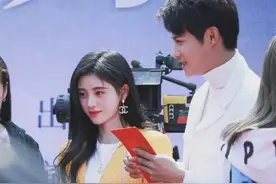 流量明星与演员的差距有多大，鞠婧祎娇气坐轮椅，杨颖次次偷懒图片