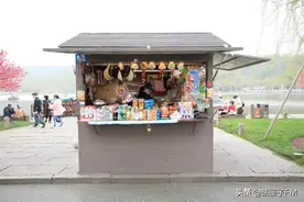 果然是西湖！断桥边4.5平方米的小商亭，拍出了284万！真·寸土寸金图片