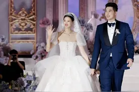 26岁张常宁婚后“开工”！带着美甲打排球，身材傲人膝盖伤痕明显图片