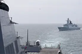 左右开弓：054A、052C、093出动拦截美澳军舰，手段强硬亮明态度图片