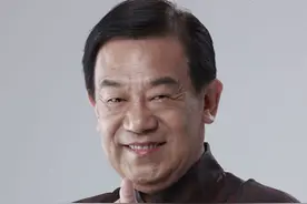 “国家一级演员”高明：结婚55年零绯闻，儿子很面熟却叫不出名字图片