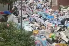 郑州富士康生活区变成恐怖区；废弃衣物堆积如山！现场实拍图片