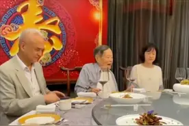 看了杨振宁100岁生日现场，才明白他为何说“翁帆是上天给我的最后礼物”图片