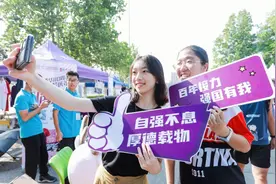 清华多名博士生被“驱赶”，从单人间搬到多人间，网友：留学生呢图片