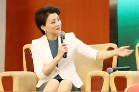 杨澜：嫁给身价百亿的吴征，婚后生活幸福图片