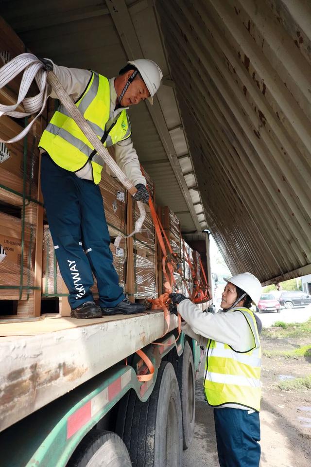 与危险品24小时相伴，一对农村夫妻的漂泊高薪路