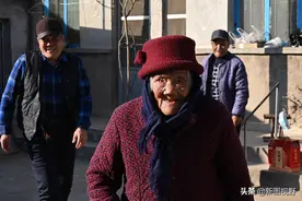 104岁长寿老人，吃饭就1个咸菜，几十年不换花样，看她喜欢吃啥图片