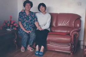 农民父母拼凑7万供女儿留学，至死未再见面，同学：她曾回国12天图片