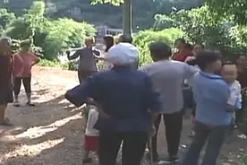 真实故事:贵州农民家地板突然"喷血",挖开土地一切正常,这是为何?图片