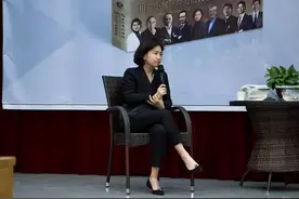 史小诺是一个内心非常文艺、很感性的美丽女人，她老公是帅气型男图片