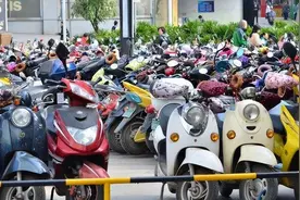 4种电动车挂牌考证照样不具备路权，两轮、三轮都有，查查你的车图片