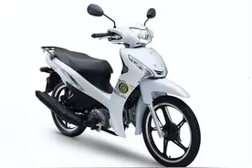 油箱增大4升，弯梁摩托车就能够拳打跨骑脚踢踏板，重现辉煌图片