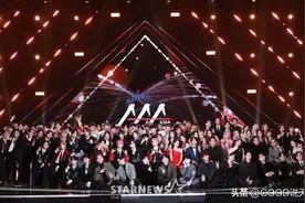 明明都是去参加颁奖典礼，为什么演员可以坐着而爱豆却只能站着？图片