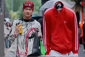 活久见！成都太古里惊现"怪异"穿搭，网友：真是饱了眼福长了见识图片