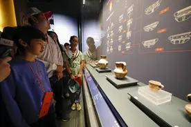 探访青海省博物馆：青海彩陶绘画符号与湖北陶器刻划符号高度相似图片