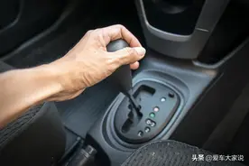等红灯时，频繁在N挡D挡之间切换，为什么很多车主说不好呢？图片