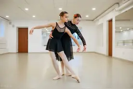 跳舞这么多年，还会耸肩憋气塌腰？一篇文章解决你的问题图片