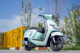 试驾体验国产最低座复古踏板--雅典娜女神150图片