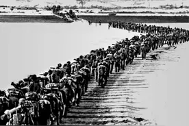 美国三司令在朝鲜战场轮番上阵，2人当场被打服，1人至死不渝图片