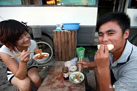 我，22岁与网恋女友闪婚，35岁在西安买房，妻子每天接送我上班图片