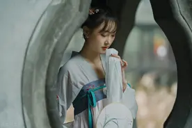 故事：“太子妃服软了吗”“回太子，夫人只顾吃，已经胖十斤了”图片