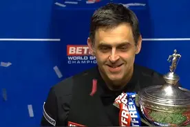 奥沙利文泪洒赛场！拥抱特鲁姆普宣泄情绪，三位亲人到场合影留念图片