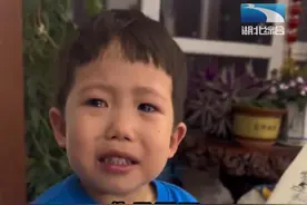 “世界如此美妙，你却如此暴躁”，萌娃练琴被凶哭回怼爷爷，金句张口就来图片