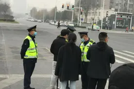 郑州一男子“双证”全无跑网约车被查：车辆暂扣，罚款1万到3万图片