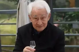 中国烟王酒王：一个创亚洲第一烟厂，供税1400亿，一个喝2吨茅台图片