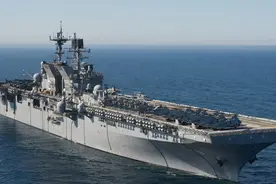 中俄在东海军演，美军闯入南海找事，出动两个战斗群图片