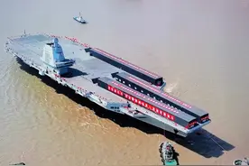 跻身超级航母行列，战力比肩福特级！中国首艘弹射型航母有多强？图片