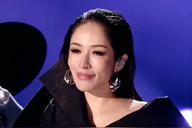 芒果晚会明星状态：萧亚轩脸僵认不出，吴谨言古装扮相赢孟子义图片