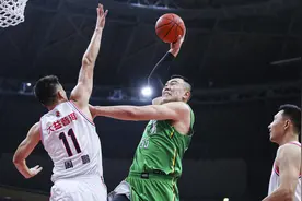 4分钟3次恶意伤人！威姆斯胡明轩废掉辽宁三大王牌，杨鸣痛心疾首图片