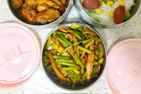 小学生自带午餐，打开便当盒成全班焦点，同学：看着流口水，好馋图片