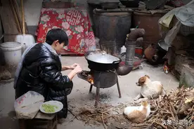 过个春节，粉丝涨了100万，00后帅小伙独自养活1家4口走红图片