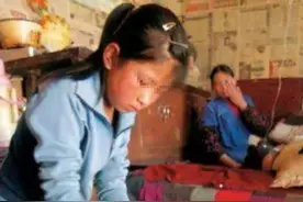 卖血供3个哥哥上学，照顾瘫痪继父，16岁意外去世，结局让人泪奔图片