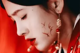 拉不下脸就不要演丑角了，疤痕都是心形的，观众都看不下去了图片