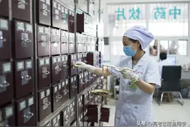 文科生想学医，适合这5个医学专业，报考人数少，发展前景不错图片