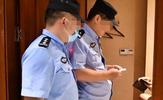 70岁大爷去嫖娼，失足女无奈只能苦苦哀求：大爷，求你做个人吧！