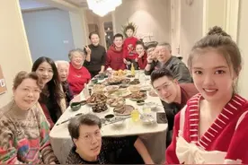 张常宁1家13口聚餐过年！父亲+哥哥+老公皆帅气，4岁侄子身高出众图片