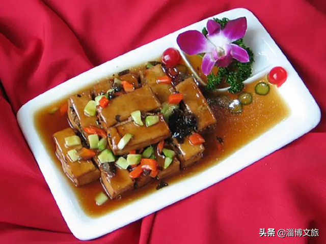 暑假了，如果你来山东，作为四大菜系之首的鲁菜，这十大特色美食，吃过五种就称得上九段美食大师。