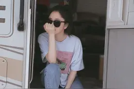 谭松韵才真减龄，32岁还跟小女孩一样，简单穿搭太适合普通人借鉴图片