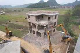 村民欲拆老房建新房，申请多次屡遭拒绝，村干部：卫星拍摄是耕地图片