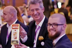 茅台酒厂“员工餐”被拍，流传到网上引热议：这不得配散装飞天？图片