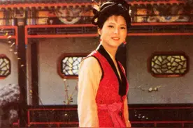 贾宝玉与花袭人“偷试”多年为何没怀孕？你看贾宝玉对她都做了啥图片