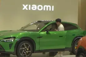 女子下定了一台小米Yu7，交付却要一年后！“销售给我画了一个饼……”图片