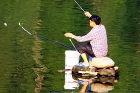 热爱钓鱼的朋友们一定要注意安全，在抛竿收杆时需注意观察周边还有这些钓鱼安全小知识也要牢记哟图片