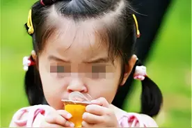 回顾 上海2岁女童吃果冻噎死，家属起诉食品公司索赔208万，判了图片