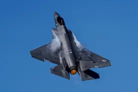 美媒：中美隐身战机之争，美国占上风，歼-20无法对抗F-35战机图片