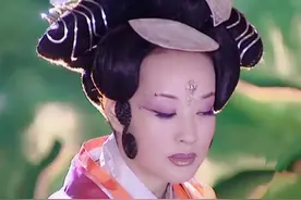 刘晓庆三离四婚，骗婚、当小三、坐牢，60岁时还能被丈夫宠成公主图片